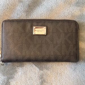 Micheal Kors wallet